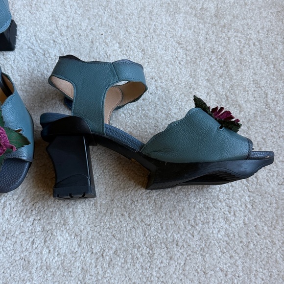 L’ Artiste Floral Sandal - Picture 2 of 3